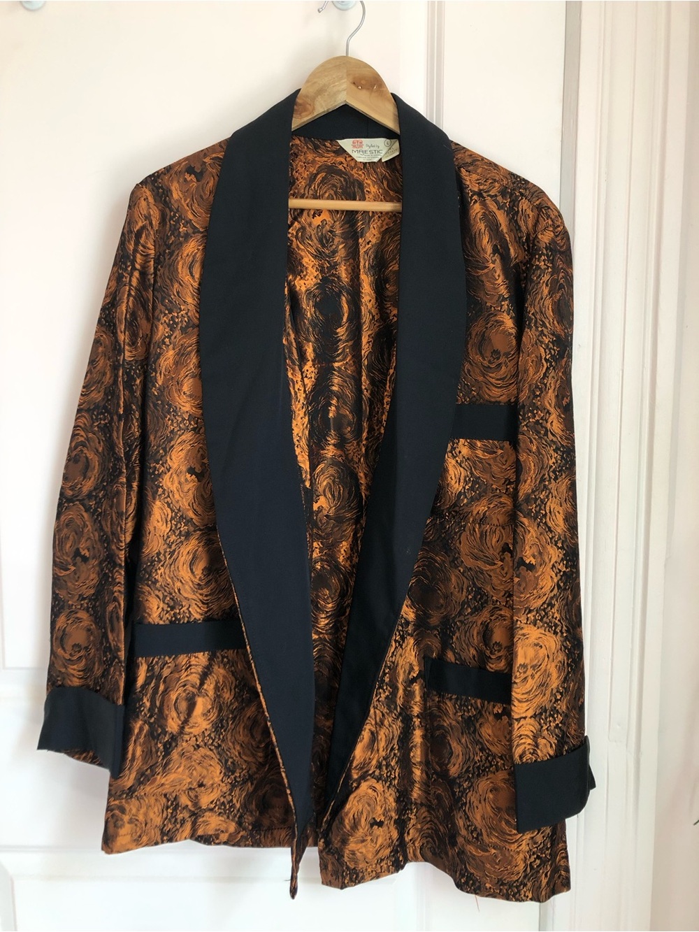 MAJESTIC 1960s Mens Smoking Jacket